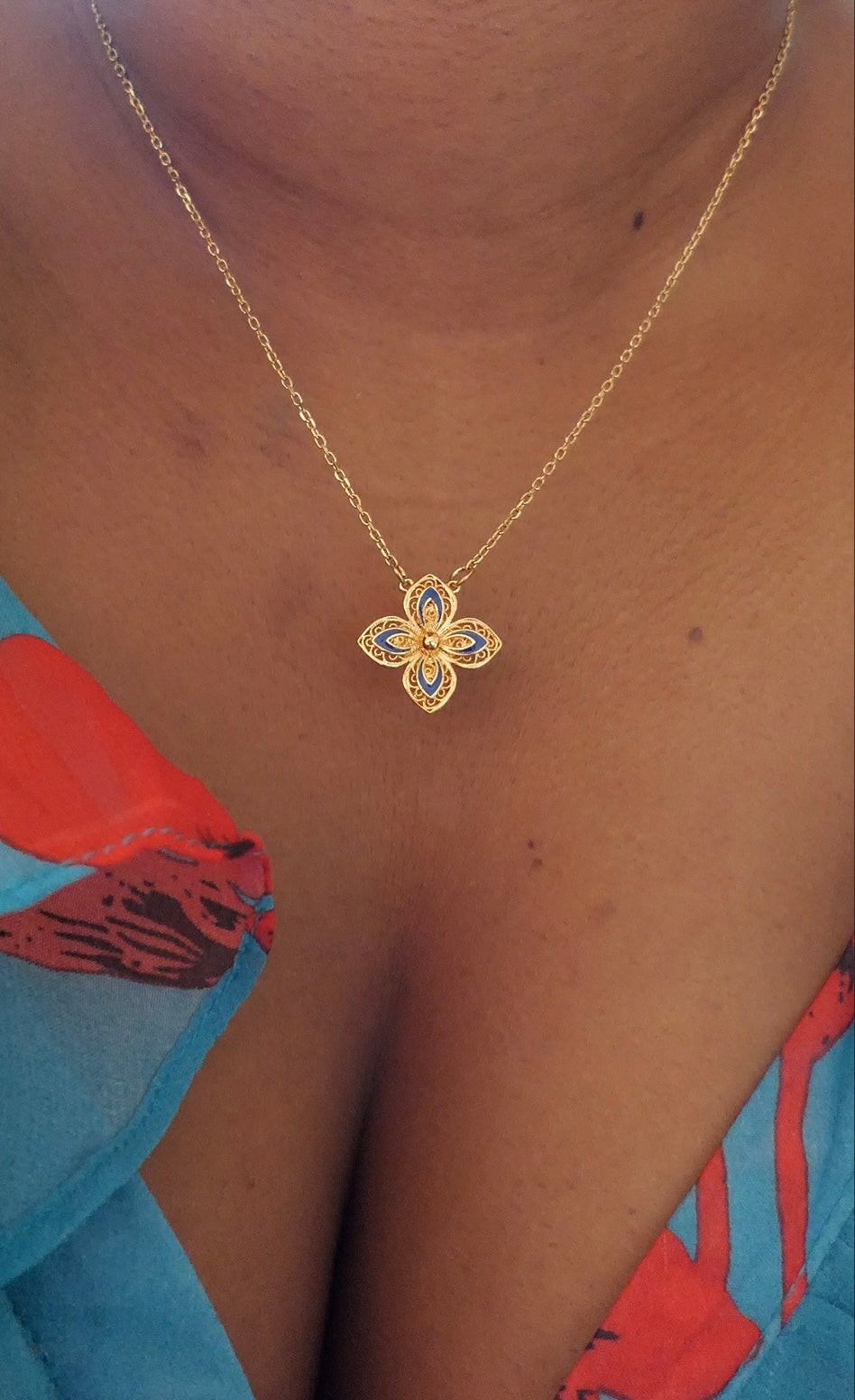 COLLIER FLEUR BLEUE
