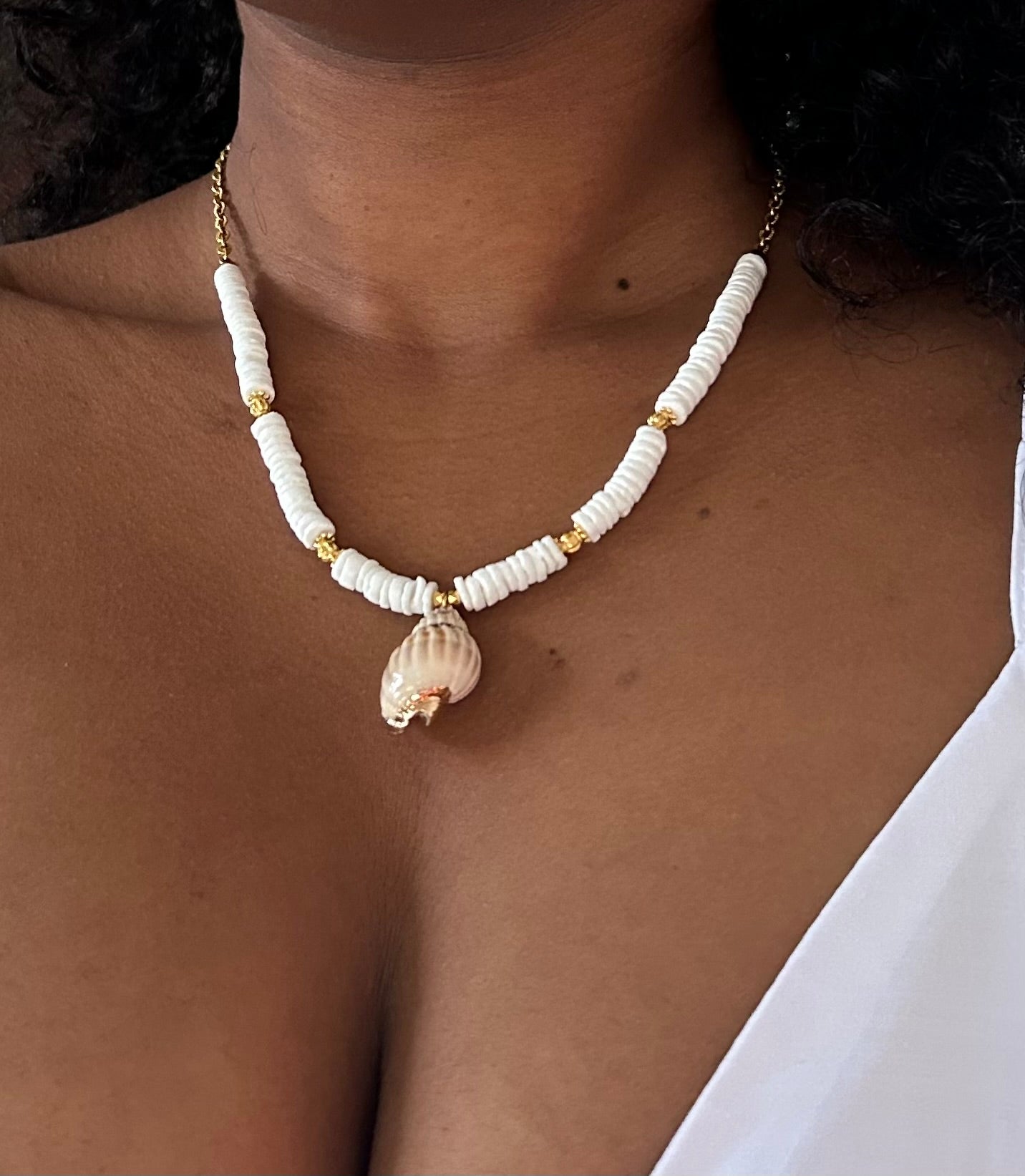 Collier Coquillage “Écume Dorée”
