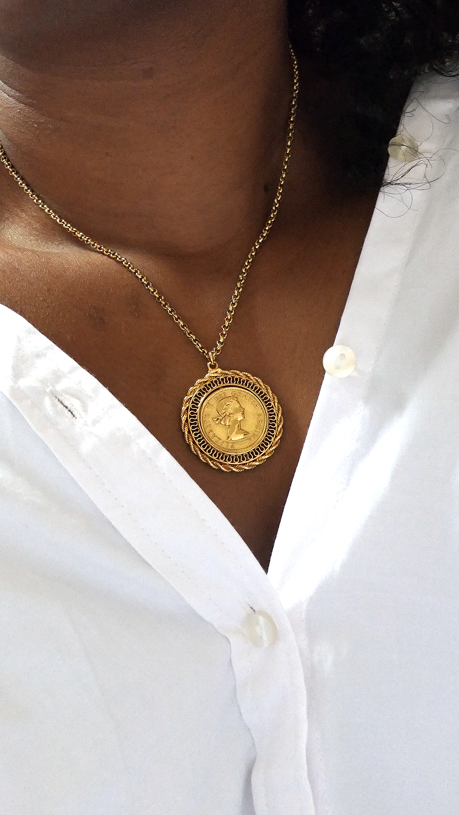 Collier Pendentif Monnaie Dorée
