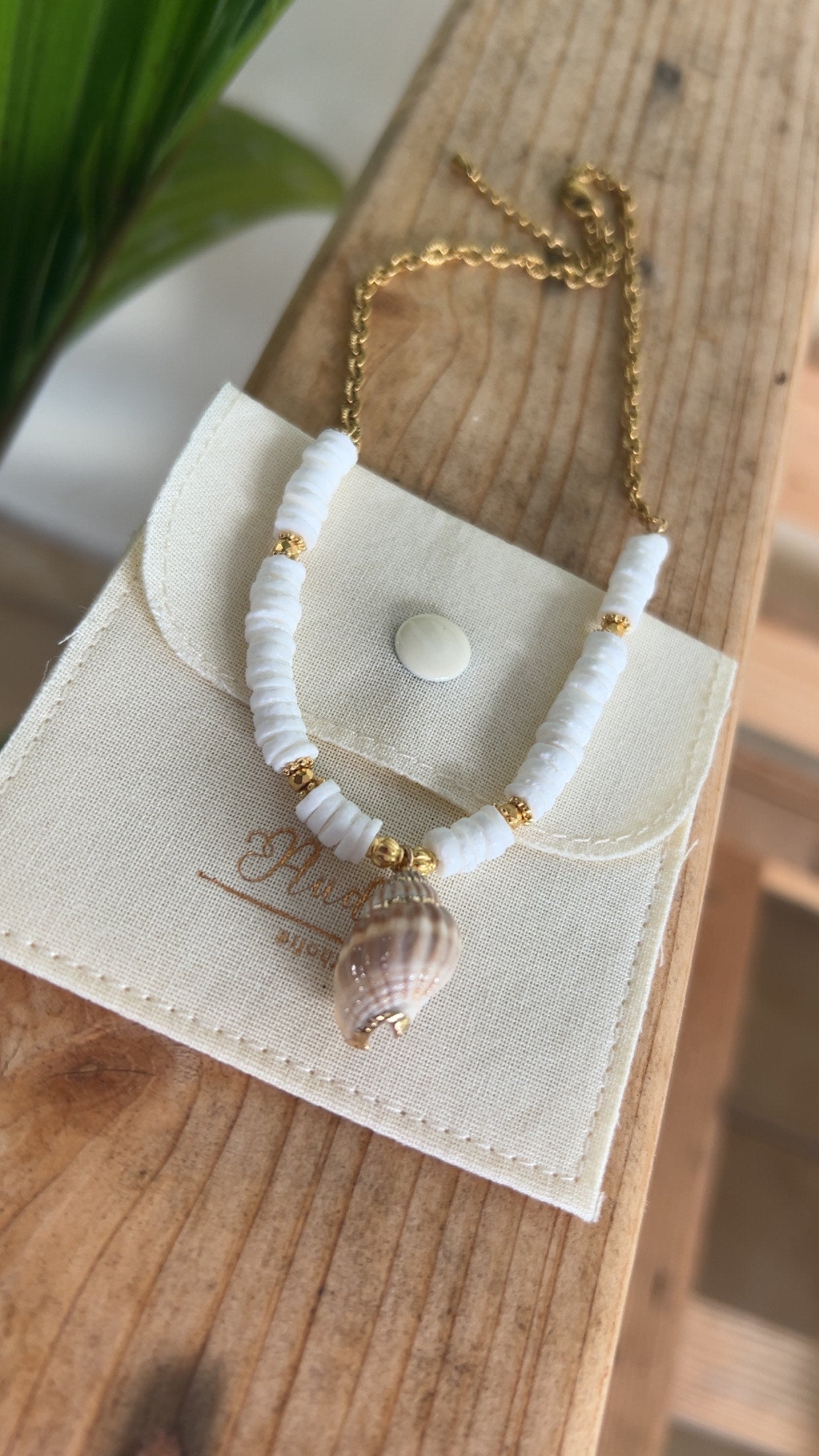Collier Coquillage “Écume Dorée”