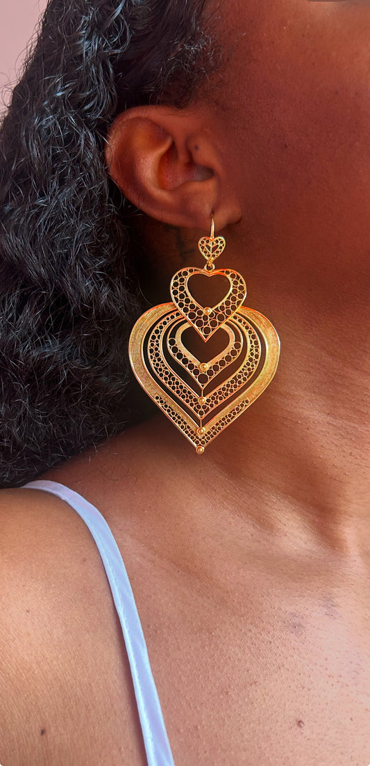 Boucles d’Oreilles Pendantes Cœurs Dorés