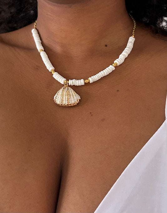 Collier Coquillage “Sable Doré”.