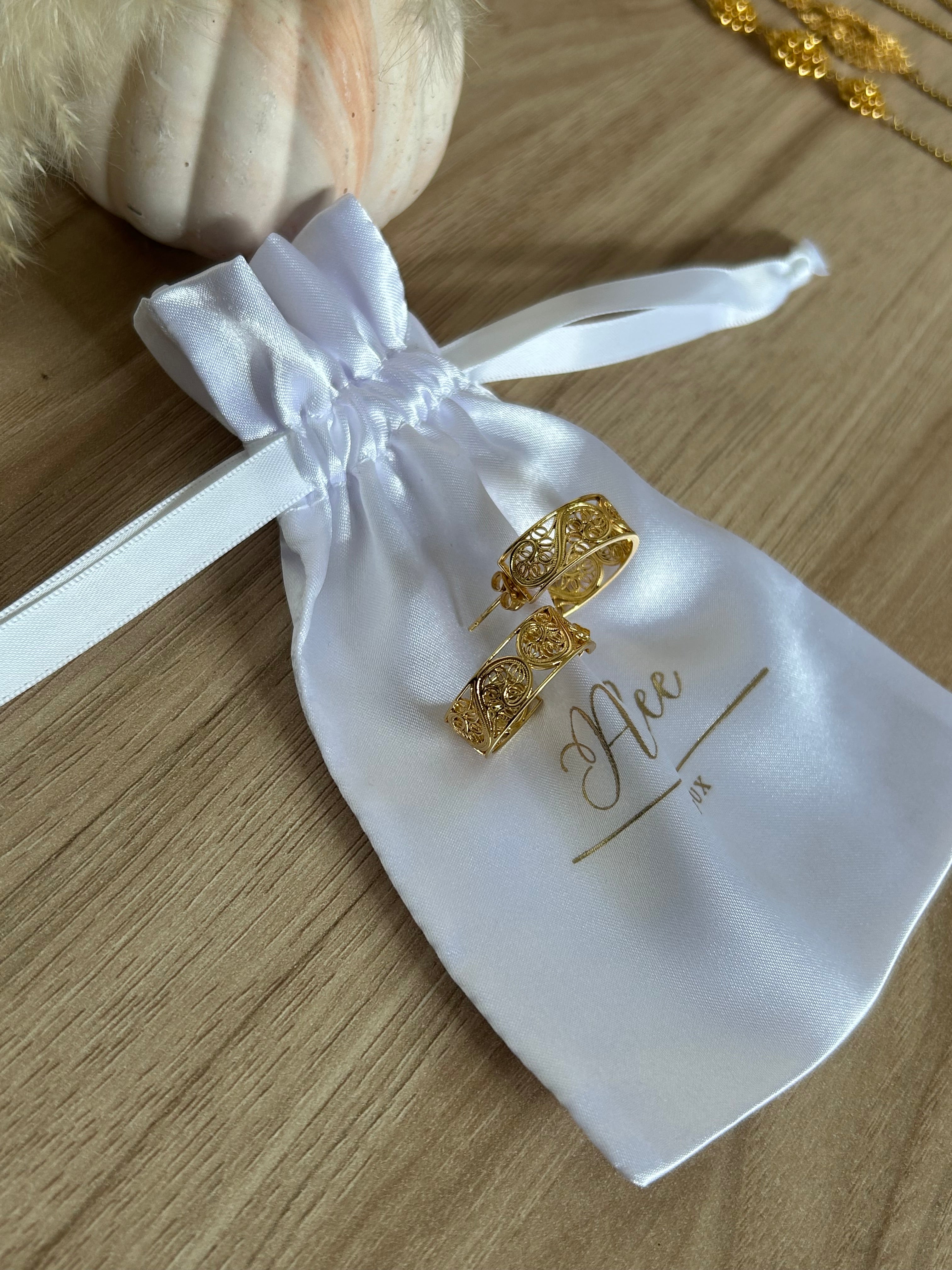 Boucles d’oreilles : Mini Lúzia Dorée 🌸
