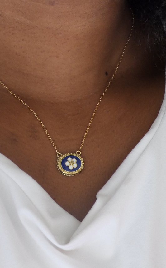 Colliers ORIA un pendentif.